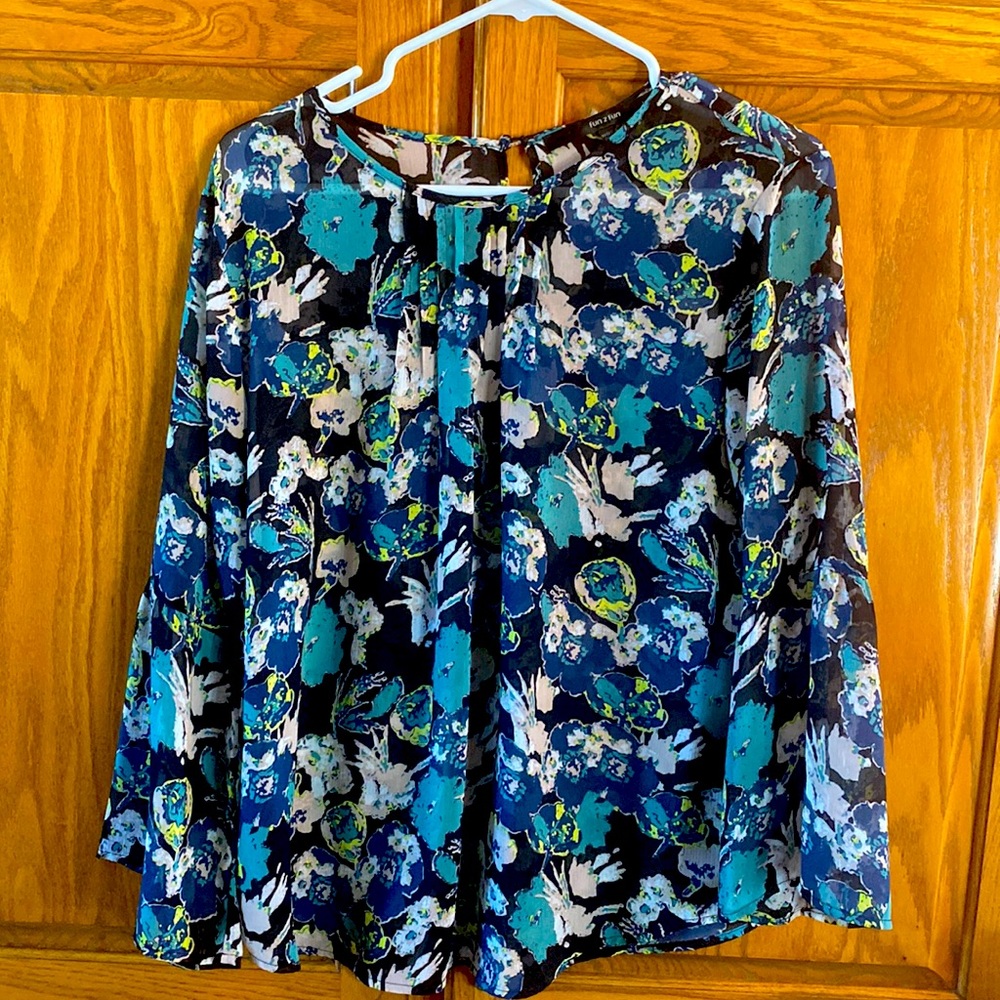 Beautiful patterned, lightweight and flowy blouse!!!